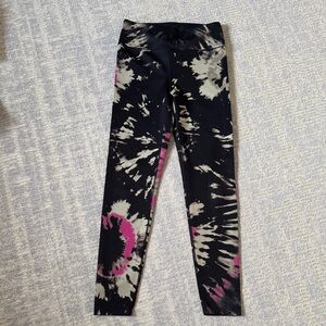 Women's Tie-Dye Leggings in Black and Pink
